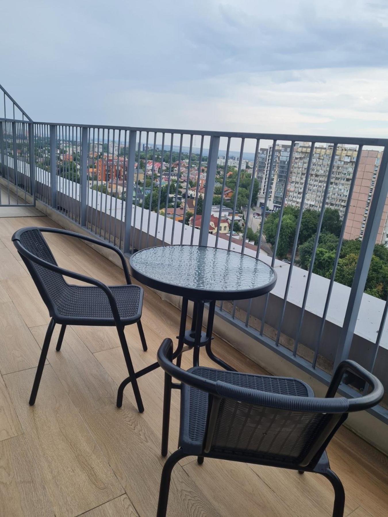 Apartplus - Затишні Апартаменти Dnipro Exterior foto